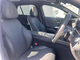 中古車だけではなく、新車も多岐にわたり、正規輸入車販売を行っております。全国選りすぐりの仕入ネットワークの中からあなたにピッタリのお車を探します!