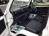 私どもはダイハツ正規ディーラー店舗となります。メーカー保証はもちろん中古車保証も全国最寄りのダイハツ正規ディーラーにてご利用いただけます(一部除く)