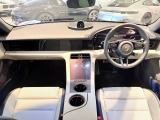 手厚いサポートを提供する「ポルシェ自動車保険」を取り扱っております。オリジナル補償(無償)が付帯し、万が一の際も正規販売店ならではの確かな安心でオーナー様を支えます。保険選びもお気軽にご相談ください。