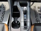 【シートヒーター】座面と背もたれを素早く温めるシートヒーターを運転席、助手席に内蔵