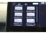 前後ドライブレコーダー搭載。車載カメラの映像を内蔵メモリーに録画。別のカメラを後付けすることなく前後映像を記録できます。録画した映像はディスプレイオーディオの大画面ですぐに再生、確認できます。