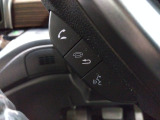 ハンズフリーで携帯電話の通話操作も簡単ですが、安全な場所に停車してからのかけなおし操作をお勧め致します