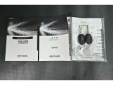 保証書・記録簿・取扱説明書と揃っております。キーの電池は新品にお取替えしてから納車させていただきますので安心してお乗りください。