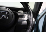 Hondaセンシングの機能のひとつ、アダプティブクルーズコントロール付!アクセルから足を離しても設定したスピードと前車との車間を保ち走行してくれます!車線維持もアシスト☆高速道路で疲労軽減ですね☆
