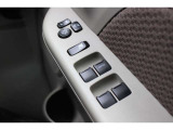 上級グレードにつき、全席パワーウインドウ&電動格納ミラーがついています。