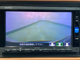 【バックカメラ】運転が苦手な方も車庫入れラクラクです!ギアをリバースに入れれば自動的に切り換わりますので、面倒な操作は不要です♪狭い駐車場もお車を傷つけず安心ですね!