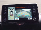 車を上から見下ろした視点で駐車をサポートするパノラマビューを搭載。運転席から確認しにくい車両周囲の状況を確認できます。