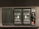 リアドアは乗り降りに便利な両側電動スライドドアです。また運転席に座っていながらスイッチ操作で自在にスライドドアを開け閉めできます。