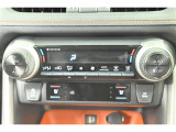 お好きな温度に設定すれば自動的に温度を調節、車内を快適空間に仕上げてくれます。