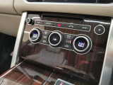 【シートヒーター&クーラー】フロントシートに3段階調節が可能なシートヒーター&クーラーが内蔵されております。季節を問わず重宝するオプション装備です。