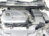 ご納車前に、店舗に併設された整備工場にて点検整備を行います。ボルボ車を熟知したテクニシャンが、ディーラーならではの安心感をご提供致します。