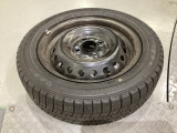 当社にてデモ走行時に装着していたワンシーズン使用の中古スタットレスタイヤ+ホイール4本セットを用意致しました。(2025年製、タイヤ+ホイールは現状渡し、保証対象外です)
