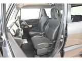 運転席・助手席周りです。きれいに清掃されて使用歴も気になりません。