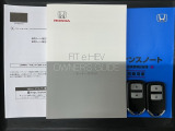 スマートキーは鍵をバッグに入れたままでもドアロックの開閉やエンジンのON・OFFができます。夜間や雨の日も鍵を探さなくて良いので便利です。