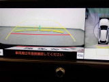 狭い駐車場や立体駐車場などもリアルに映るバックガイドモニター付でラクラク駐車♪(パノラミックビューモニター付)
