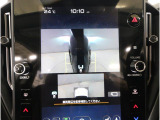 ■ドライバーから死角になりがちな左前方(助手席側)の映像を車内の11.6インチディスプレイに表示致します。ドライバーの死角となりやすい車体左側を確認できるので、狭い道で威力を発揮します。