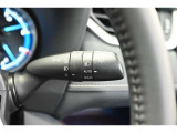 オートマチックハイビームとは、先行車や対向車のライトを認識し、ハイビームとロービームを自動で切り替える機能です。夜道の視界を確保します。詳細は販売店スタッフまでおたずねください。