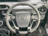 インテリアに合わせたデザインのステアリングは、運転される方のことも考え、運転しやすい形状、大きさです。是非一度、実際に触ってお確かめください。