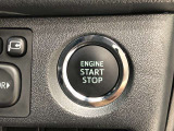 エンジンスタートスイッチです。キーが車内にあれば、エンジンの始動や停止はスイッチを押すだけ!キーを取り出す手間を省き、ワンプッシュで操作できるので簡単でスムーズです。