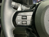 ステアリングにオーディオ操作スイッチが付いています。オーディオ画面に直接タッチしなくても操作が出来ますので、運転に集中できます。