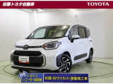 個性に磨きのかかったフロントフェイスで、暮らしに馴染む四角くてまるいシルエットの【シエンタHV】。もちろん低床デザインなので乗り降りがしやすい設計になっています。