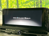【メーカー純正ナビ】インテリアに溶け込むスタイリッシュな「専用設計」メーカーナビを装備♪視認性や操作性など基本性能にも優れ、より上質なカーライフをお楽しみいただけます。