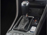 【シフトレバー】シフトもとても操作しやすいデザインになっております。運転する人の事を第一に考えた操作性の高い仕様です。
