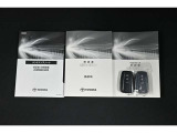 説明書も付いております。お車の操作方法や、トラブル回避方法が記載されているため、意外と役に立ちます。