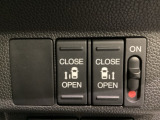 リアドアは乗り降りに便利な両側電動スライドドアです。また運転席に座っていながらスイッチ操作で自在にスライドドアを開け閉めできます。