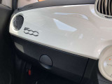 車検証や貴重品、小物を収納できます。