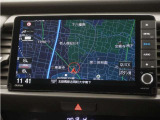 純正9インチプレミアムインターナビ(VXU-215FTi)&バックカメラが装備されているので、普段の使い勝手もロングドライブも快適です。