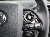 『ハンドル右側のスイッチ』はメーター周りの表示切替色々な装備の操作などにお使い頂けます。