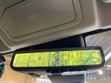 【デジタルインナーミラー】後席の大きな荷物や同乗者で後方が確認しづらい時でも安心!カメラが撮影した車両後方の映像をルームミラー内に表示。クリアな視界で状況の確認が可能です!