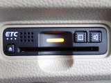 ■【ETC車載器】が装備されています。セットアップをしてお渡しとなり、ETCカードを差し込むだけで高速道路の利用が可能です。