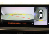 ハンドル操作にあわせてガイドラインが変化するバックガイドモニター搭載。全方位、フロント、左右側面モニターも搭載しているので、周囲の状況を確認しながら駐車出来ます。慣れない場所でも心強いですよ。