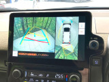 【パノラミックビューモニター】専用のカメラにより、上から見下ろしたような視点で360度クルマの周囲を確認することができます☆死角部分も確認しやすく、狭い場所での切り返しや駐車もスムーズに行えます。