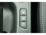 【EVドライブモード】駆動用電池から電力を供給し、電気モーターのみを使って走行するモードです。早朝・深夜の駐車場などで、騒音や排気ガスを気にすることなく走行することができます。