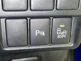 コーナーセンサーを車の前後に装備。障害物までの距離に応じて警告音を変えてお知らせ。縦列駐車時や駐車場・車庫などでの取り回しをサポートします。詳細は販売店スタッフまでおたずねください。