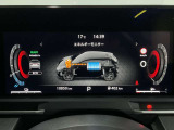 視認性の良いメーターパネルデザインです。ディスプレイに各種情報、設定画面が見やすく表示されます。