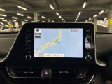 ディスプレイオーディオやカーナビは、現代のドライブにおいて欠かせない装備のひとつです。初めての場所でも迷いにくく、快適なルート案内で運転をサポートします。移動中のエンターテインメント性も高まります。