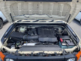 エンジンルームの画像です。店舗にて現車の確認もいただけますので、お電話で在庫のご確認の上是非ご来店くださいませ!!!ワクワクするクルマ選びをご提案します!
