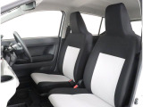 長時間の運転も疲れにくいフロントシート!体をしっかり支えてくれて運転がしやすい形状です!