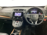 車内は光触媒抗菌消臭施工済です。スタイリッシュなデザインでスポーティなインパネ周りを演出します。グローブボックスやカップホルダーのほかにトレーなどたくさんの収納スペースが付いています。