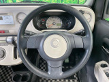 インテリアに合わせたデザインのステアリングは、運転される方のことも考え、運転しやすい形状、大きさです。是非一度、実際に触ってお確かめください。