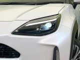 【LEDヘッドライト】悪天候や夜間走行時も良好な視界を確保し安心して運転できる高輝度LEDヘッドライトを装備!点灯速度が早く、消費電力も抑えられています。