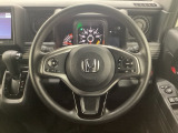 ハンドルにHondaセンシング系のクルーズコントロールやレーンキープアシストなどのスイッチと、オーディオの操作スイッチが装備されています。ハンドルから手を離さず安全に操作できます。