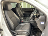 乗降がしやすい運転席。高さが調節できて小柄な方でも運転しやすいポジションをとることができます。