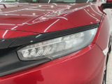 LEDヘッドライトは、点灯の瞬間から最大光量を発揮し、突然暗くなるトンネルなどでの安定感を高めます。