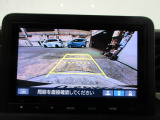 バックカメラの画像です。ガイドラインがスムースな車庫入れをサポートいたします。車庫入れの安心感がアップしますね。