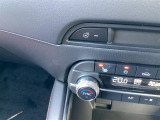 ステアリングヒーターと運転席、助手席には、シートヒーターが装備されています。